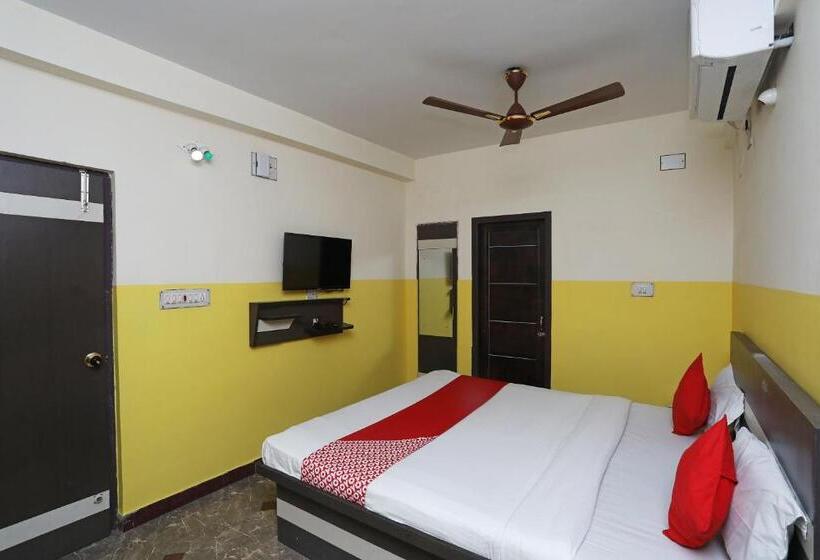 Chambre Triple Classique, Aarush By Oyo Rooms