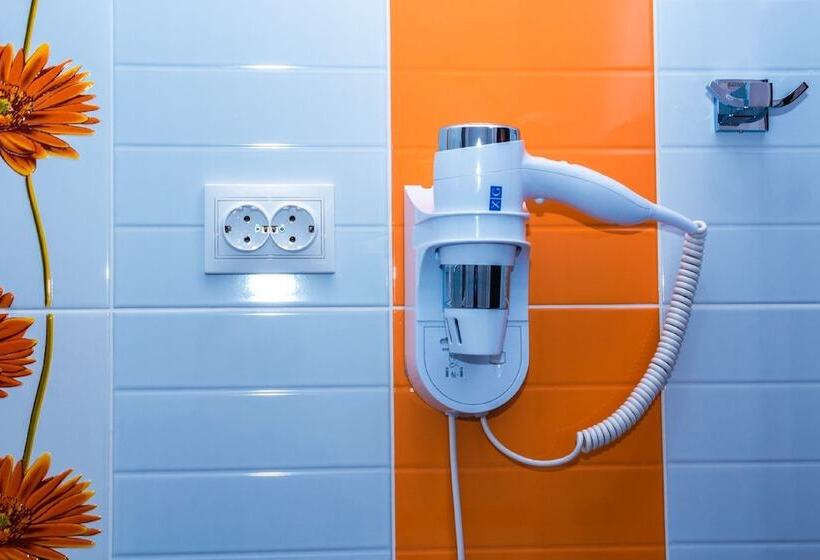 اتاق استاندارد سه نفره, Altaroom