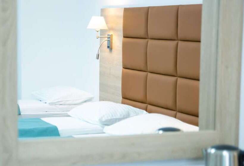 اتاق استاندارد سه نفره, Altaroom