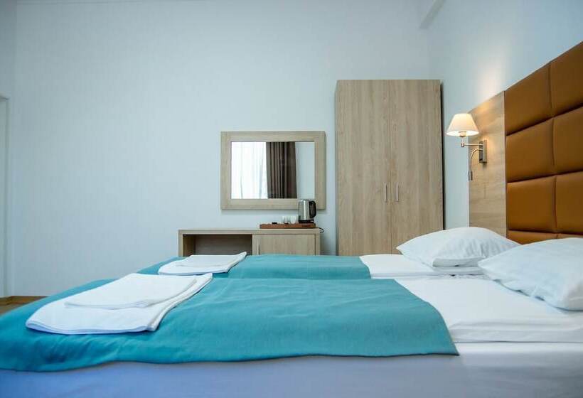 اتاق استاندارد سه نفره, Altaroom