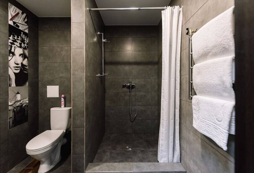 اتاق استاندارد, West