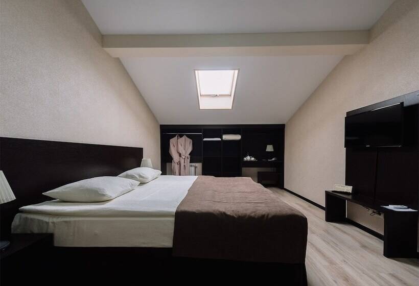 اتاق استاندارد, West