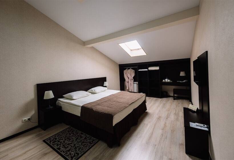 اتاق استاندارد, West