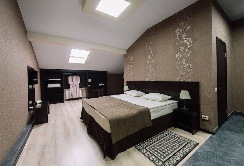 اتاق لوکس, West