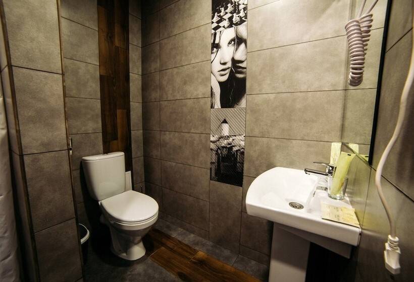 اتاق استاندارد, West