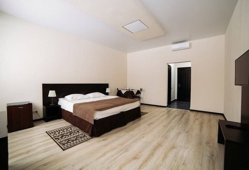 اتاق استاندارد, West