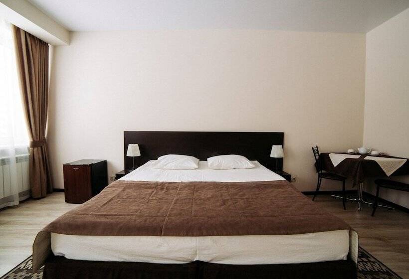 اتاق استاندارد, West