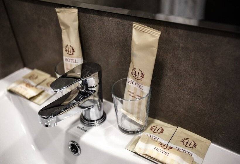 اتاق سوپریور, West