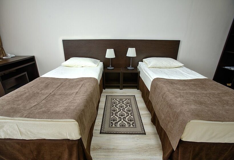 اتاق سوپریور, West