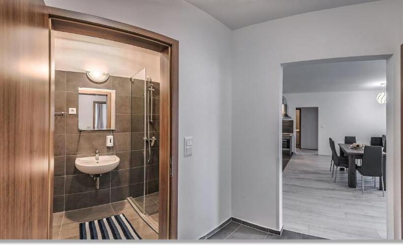 דירת שני חדרים, Nova City Apartments