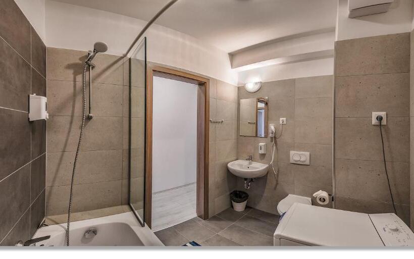 דירת שני חדרים, Nova City Apartments