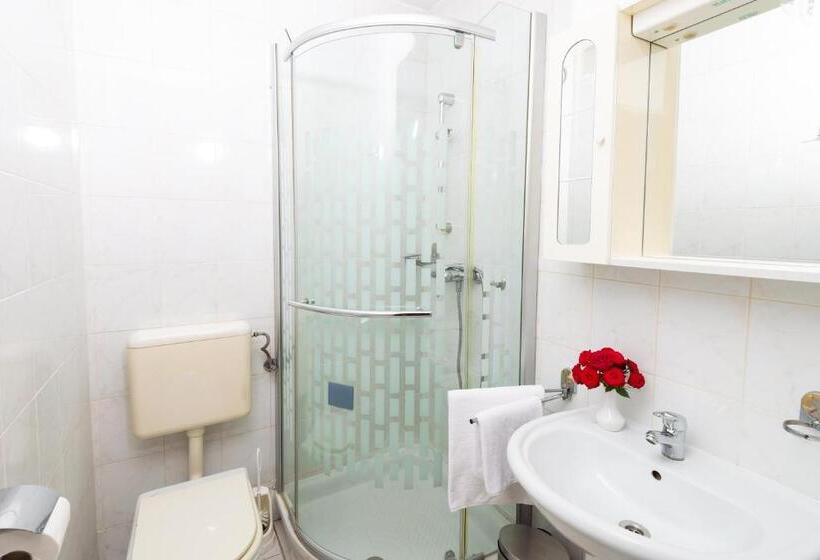 Camera Tripla Comfort, Bed And Breakfast Portal