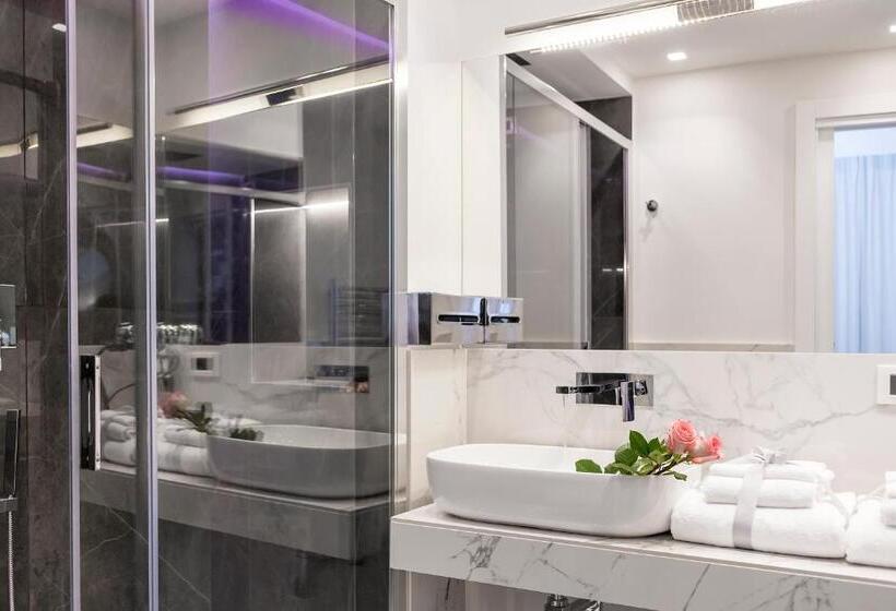 اتاق استاندارد با وان آب گرم, Navona Style