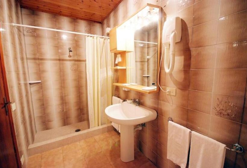 带海景标准四人间, La Stella