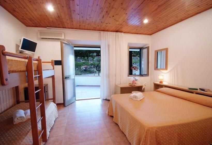 带海景标准四人间, La Stella