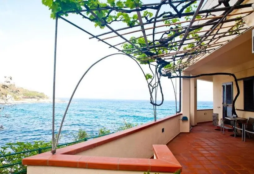 Triple Room Sea View, La Stella