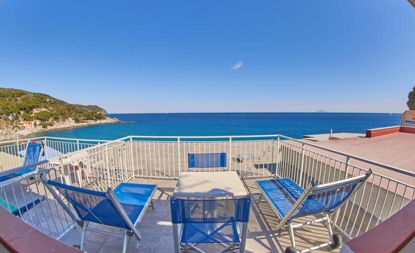 海景豪华三人间, La Stella