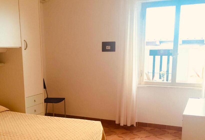 标准单人间, La Stella