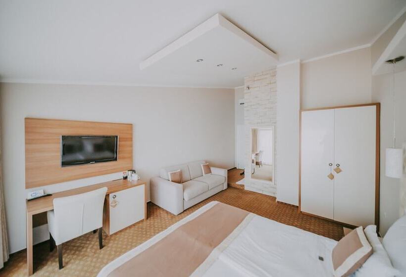 اتاق لوکس با بالکن و چشمانداز دریا, Rooms Nadia