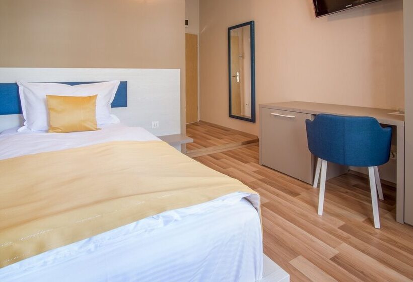 اتاق یک تخته با چشم‌انداز باغ, Rooms Nadia