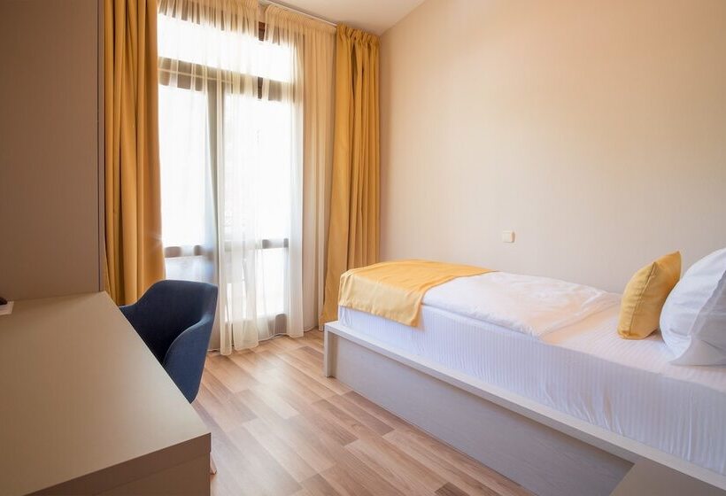 اتاق یک تخته با چشمانداز باغ, Rooms Nadia