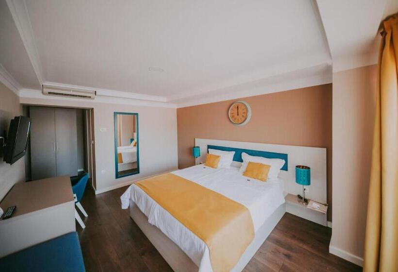 اتاق استاندارد با بالکن و چشمانداز دریا, Rooms Nadia