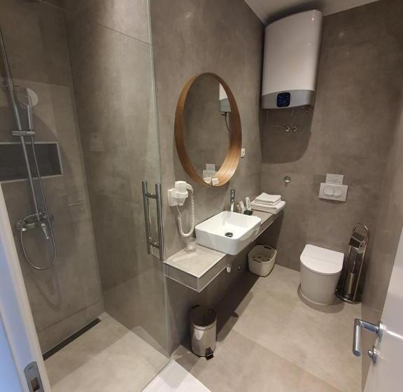 اتاق لوکس با بالکن و چشمانداز دریا, Rooms Nadia