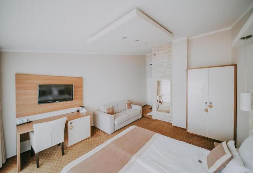 اتاق لوکس با بالکن و چشمانداز دریا, Rooms Nadia