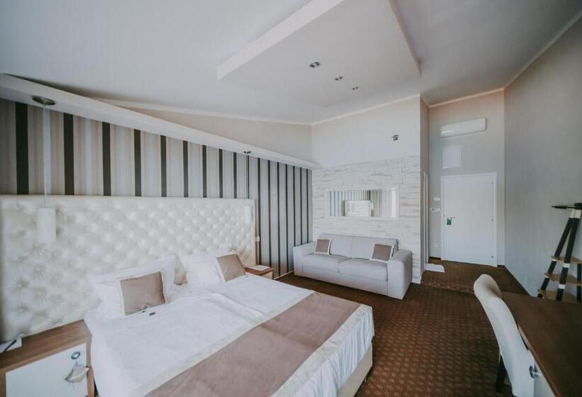 اتاق لوکس با بالکن و چشمانداز دریا, Rooms Nadia