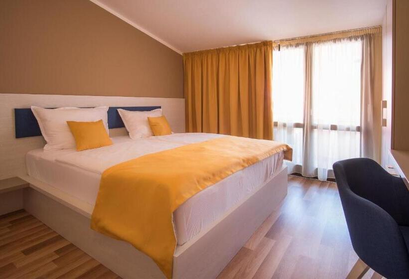 اتاق استاندارد با بالکن و چشم‌انداز باغ, Rooms Nadia