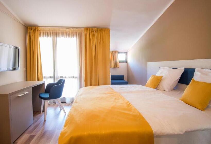 اتاق استاندارد با بالکن و چشمانداز باغ, Rooms Nadia