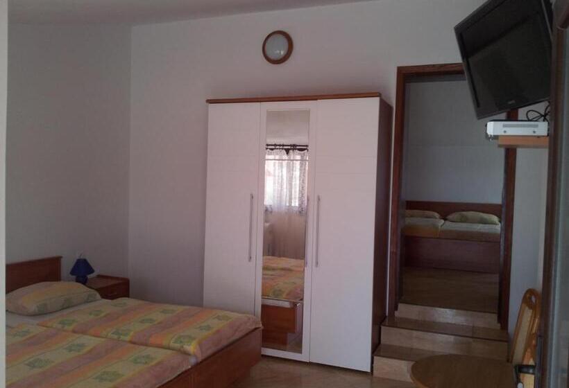 اتاق خانوادگی با چشمانداز دریا, Rooms Nadia