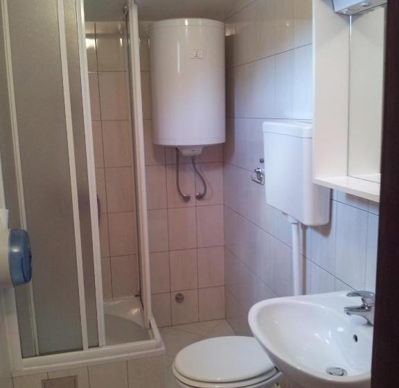 اتاق خانوادگی با چشم‌انداز دریا, Rooms Nadia