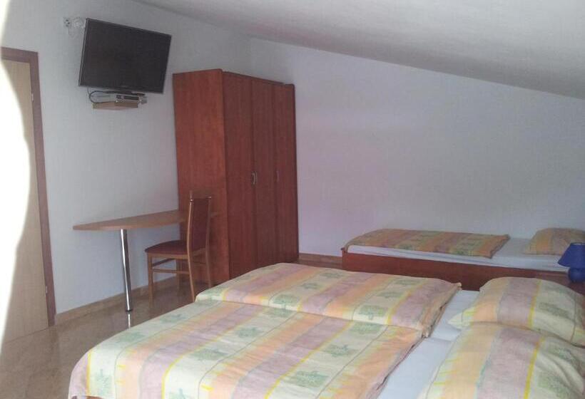 اتاق خانوادگی با چشمانداز دریا, Rooms Nadia