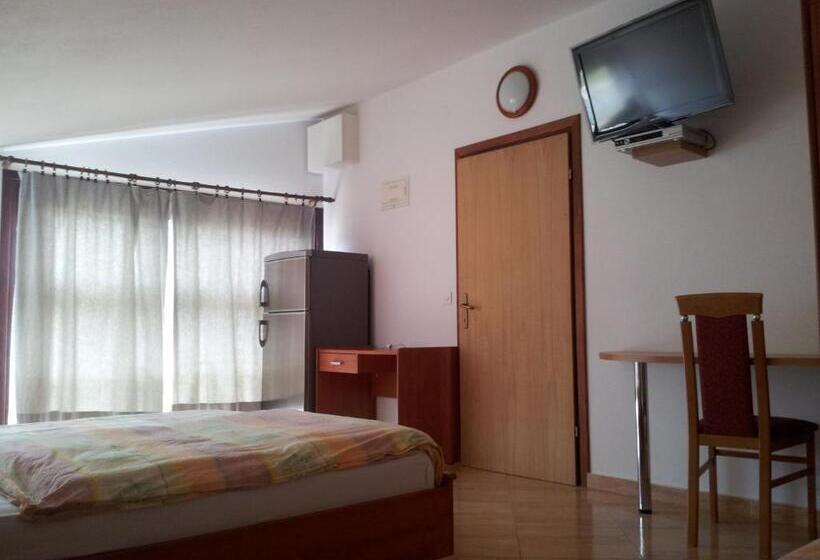 اتاق خانوادگی با چشمانداز دریا, Rooms Nadia