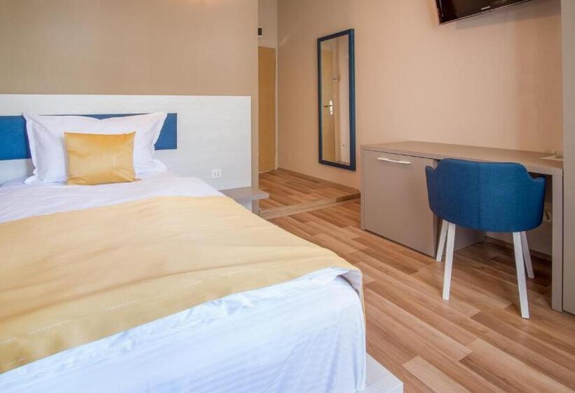 اتاق یک تخته با چشمانداز باغ, Rooms Nadia