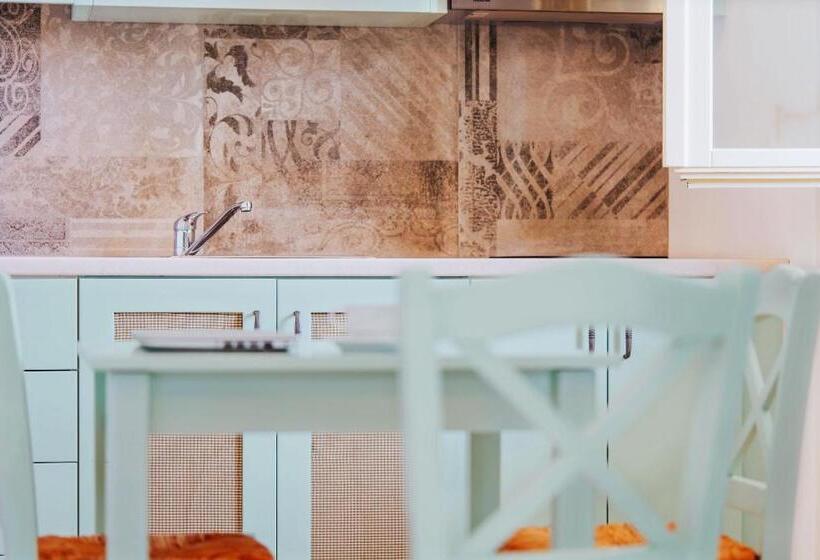 스탠다드 스튜디오, Aelia Apartments & Suites