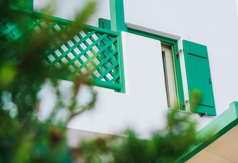 스탠다드 스튜디오, Aelia Apartments & Suites