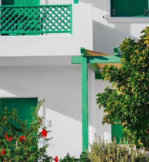 스탠다드 스튜디오, Aelia Apartments & Suites