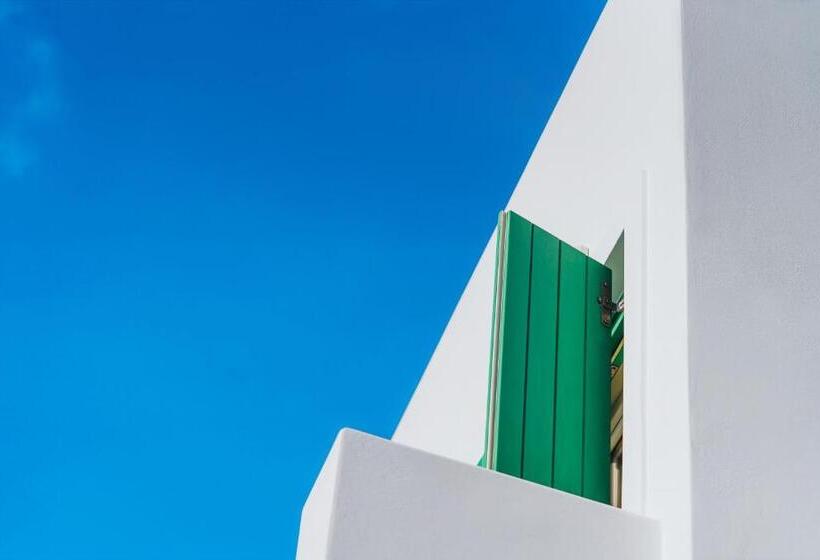 스탠다드 스튜디오, Aelia Apartments & Suites