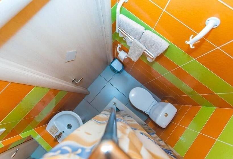 共用房间的床, Otel Chaika