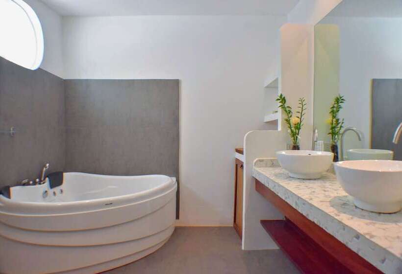 اتاق لوکس با وان آب گرم, El Nido Moringa Resort