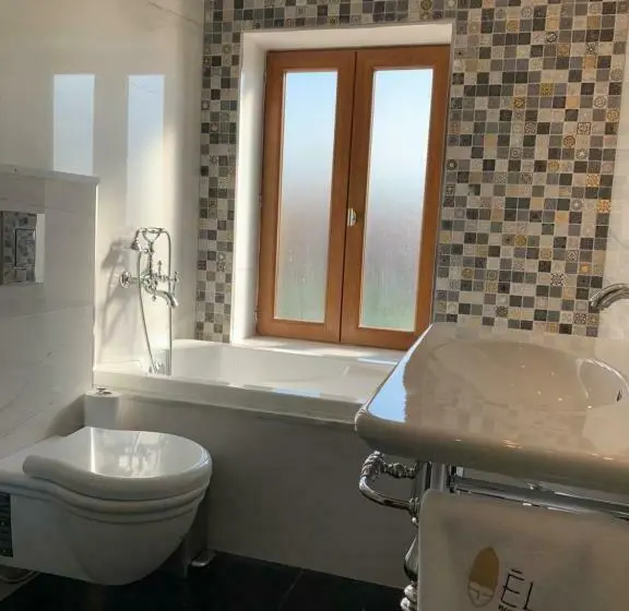 اتاق لوکس با چشمانداز دریا, El Boutique