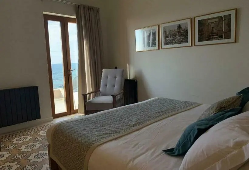 اتاق لوکس با بالکن و چشمانداز دریا, El Boutique