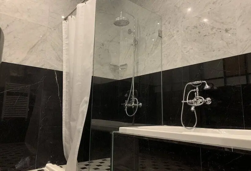 سوییت جونیور, El Boutique