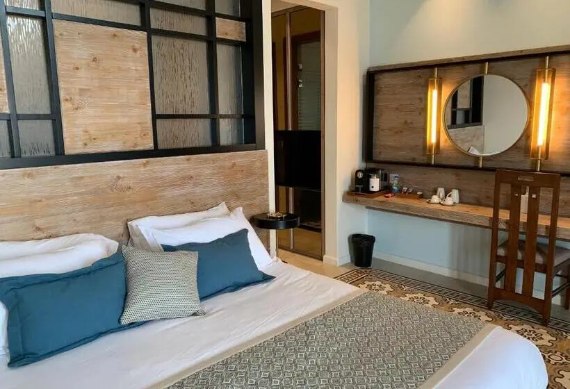 اتاق لوکس با بالکن و چشمانداز دریا, El Boutique
