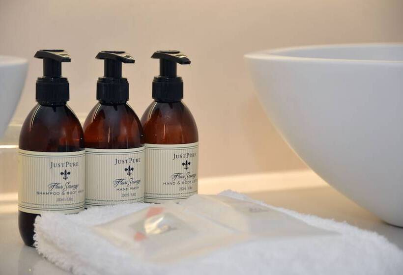 اتاق استاندارد, 7 On Marine