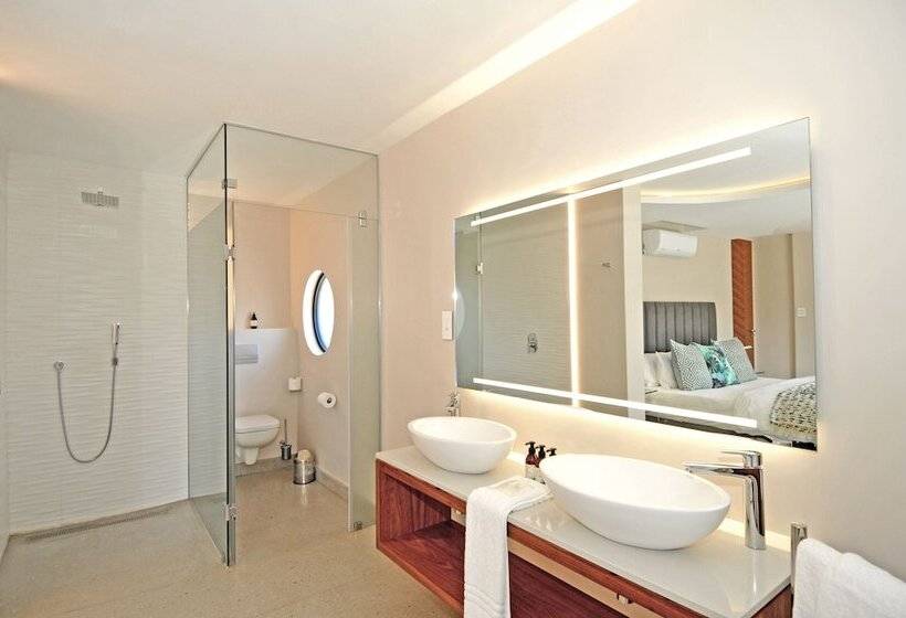 اتاق استاندارد, 7 On Marine