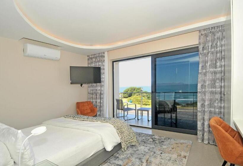 اتاق لوکس با بالکن و چشم‌انداز دریا, 7 On Marine