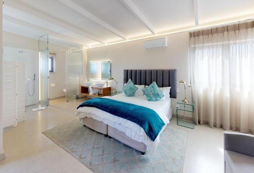 اتاق لوکس, 7 On Marine